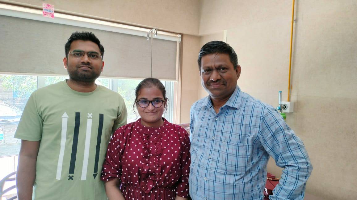 Patient with Dr. Vivek Salunke after successful treatment, Mumbai